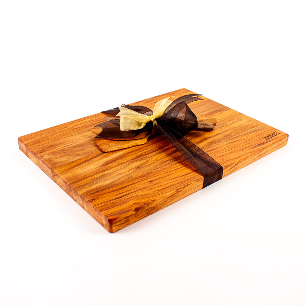 The Great NZ Chopping Board 350x250 with Cheese Knife Set, Heart Rimu