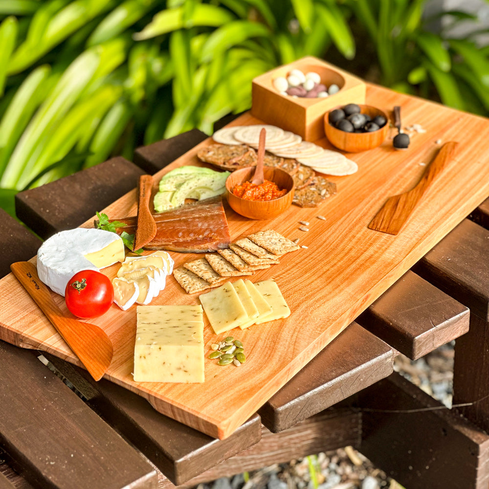 Serving Platter Board with Hand Holds 600x300