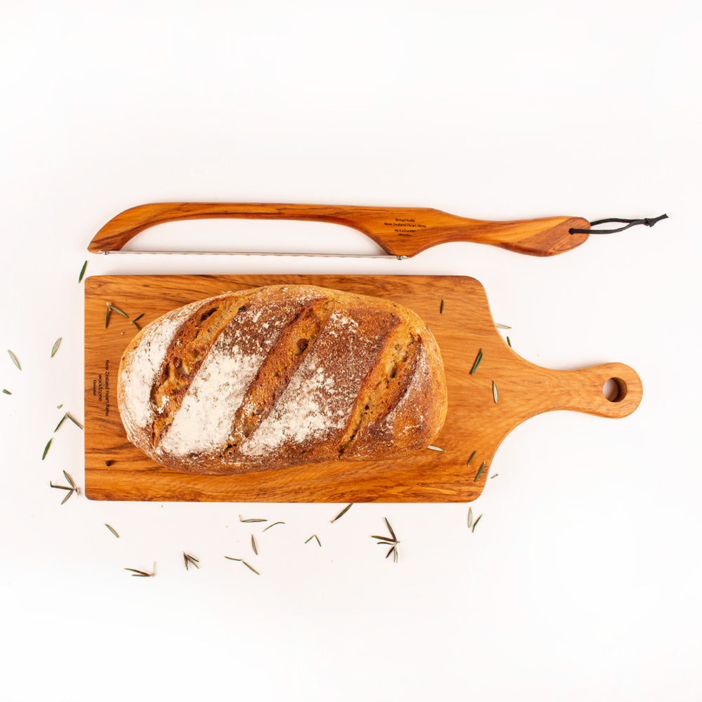 The Great NZ Bread Knife and Handle Board Set - Heart Rimu with Rimu Bread Knife