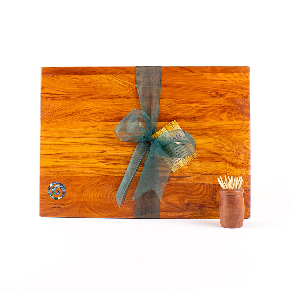 The Great NZ Chopping Board 350x250 with Paua