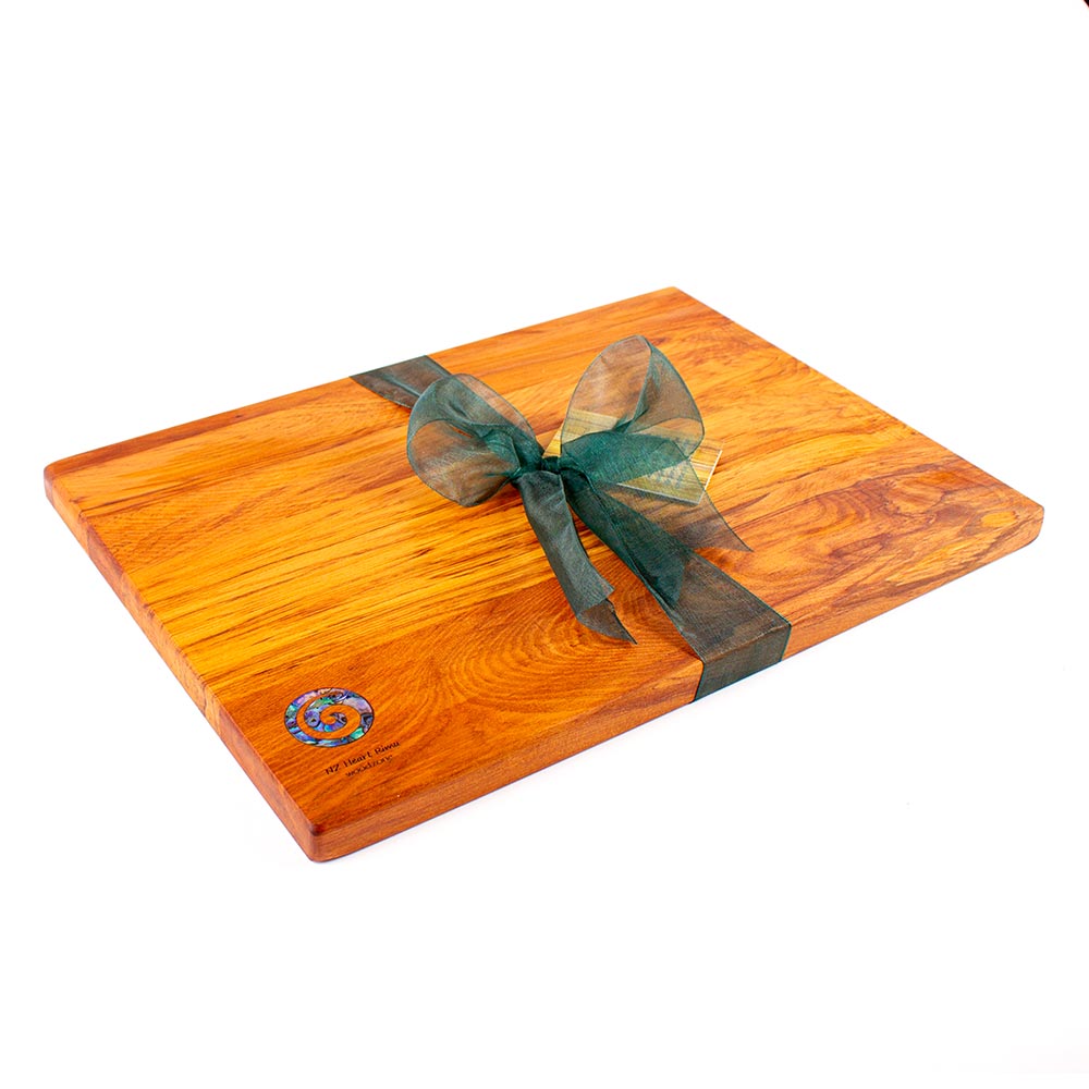 The Great NZ Chopping Board 350x250 with Paua