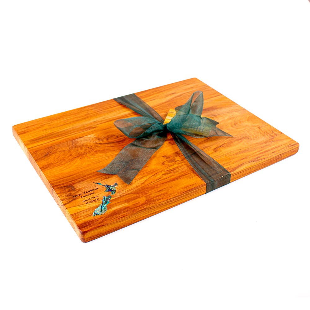 The Great NZ Chopping Board 350x250 with Paua